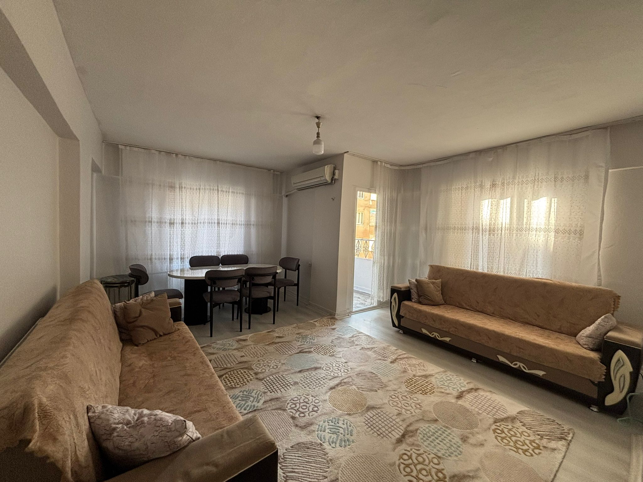 HUZUREVLERİ ANA CADDE ÜZERİ HASARSIZ DOĞALGAZLI SATILIK 3+1 DAİRE