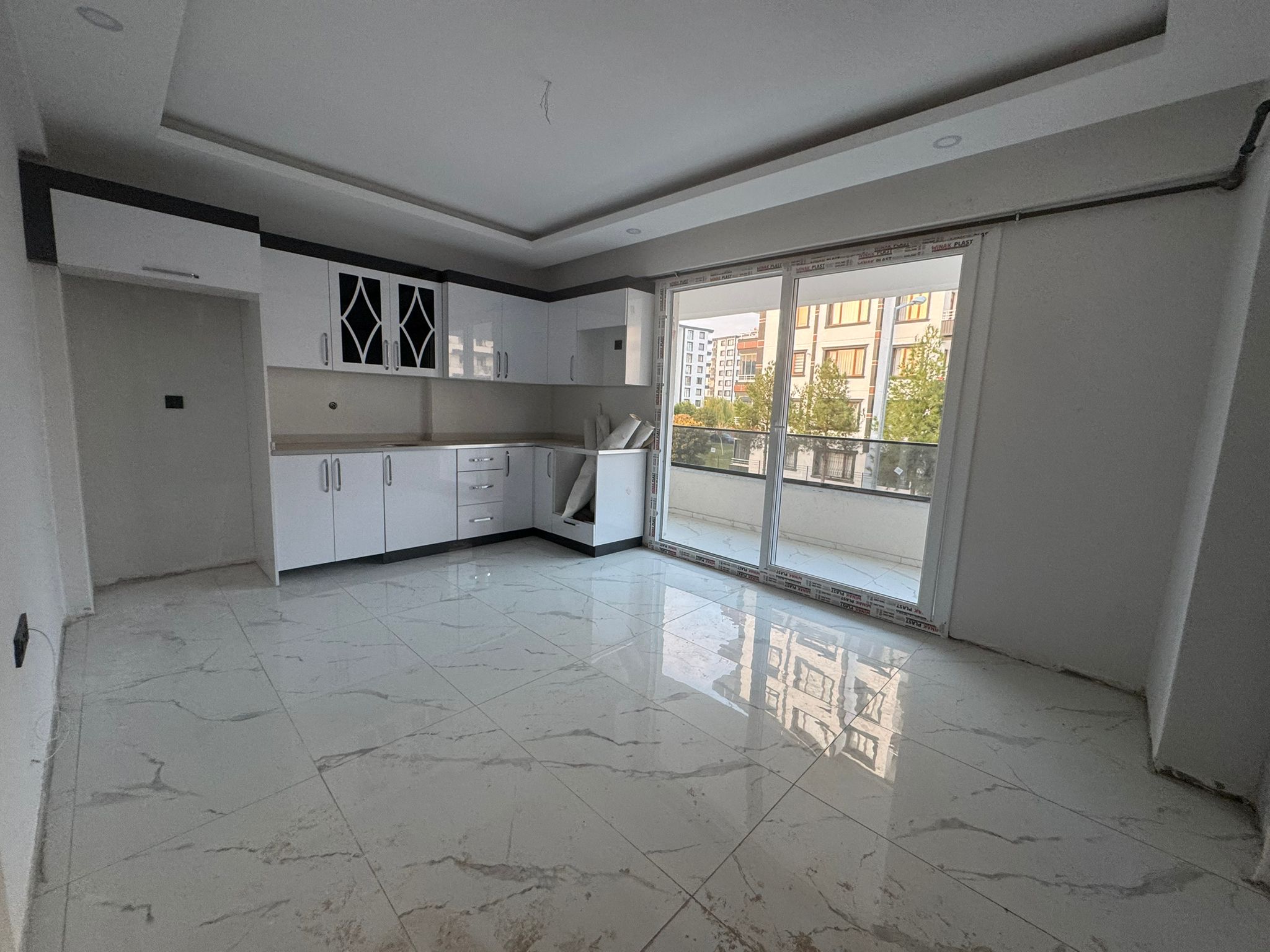 ZÜMRÜT KENT KARŞISI YATIRIMLIK SIFIR DAİRE